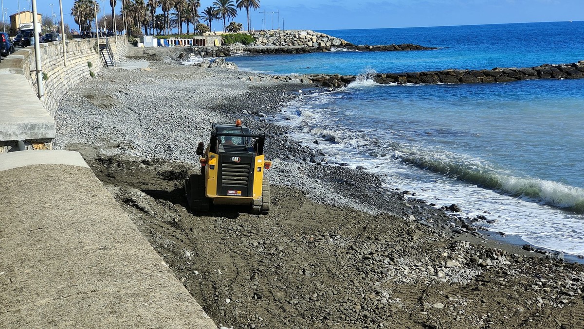 Imperia Ruspe All Opera Per Il Ripascimento Delle Spiagge Di Oneglia