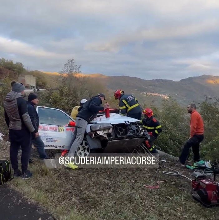 Incidente al rally Ronde Valli Imperiesi, pilota e copilota all'ospedale (foto)