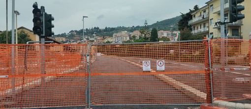 La pista ciclabile di Imperia aperta, ma solo agli abusivi (foto)