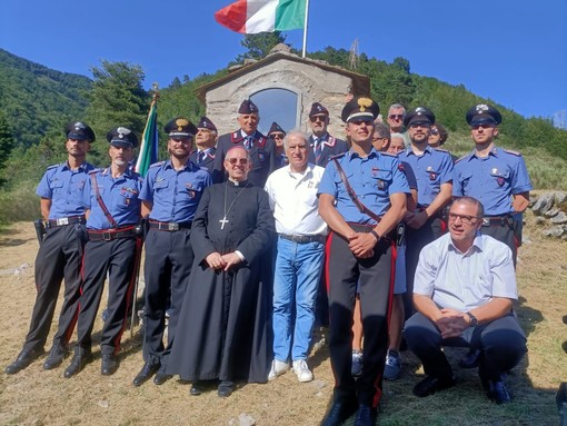 A Creppo di Triora Suetta celebra una Messa per i carabinieri defunti (foto)