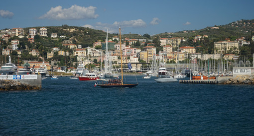 Grande Parata delle Vele d'Epoca al molo lungo di Porto Maurizio