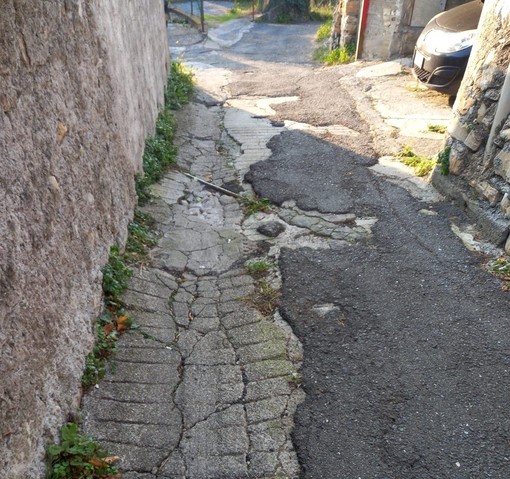 Strada delle Rocche pericolosa, i residenti infuriati: “Scajola se ci sei batti un colpo”