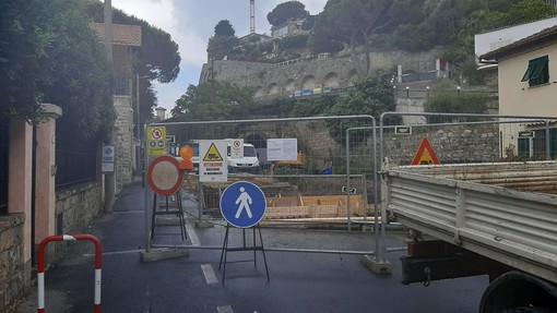 Diano Marina, tensioni per il cantiere dell'acquedotto: confronto in Comune con gli operatori (foto e video)