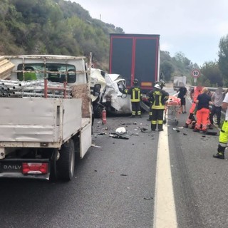 A10: incidente in galleria tra Finale e Pietra Ligure verso il confine: un ferito in codice rosso (foto)