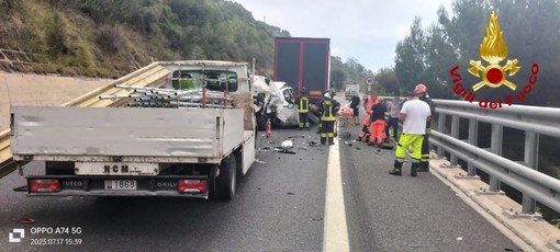 A10: incidente in galleria tra Finale e Pietra Ligure verso il confine: un ferito in codice rosso (foto)