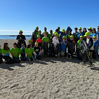 Ripuliamo le spiagge, iniziativa ambientalista di Comune e Fidas Imperia a San Bartolomeo (foto)