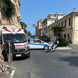 Imperia, scontro auto-scooter in piazza Calvi: ferito un 40enne (foto)