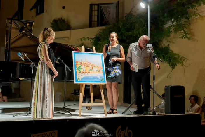 Il Festival Internazionale di Musica da Camera ha il suo foulard di seta sostenibile (foto)