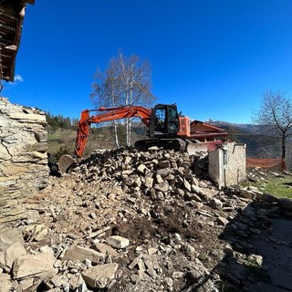 Mendatica, dopo la sospensione per i mesi invernali sono ripresi i lavori di realizzazione del nuovo punto ristoro a Valcona Soprana (foto)