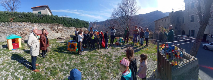 “Piantiamo un milione di alberi”: seconda edizione, a Pornassio bambini in festa con Accademia Kronos