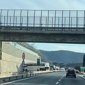 Scolaresca di Imperia si schianta in autostrada, il responsabile di Diana Tours: “Bambini ritornati a Imperia, bus a Savona”