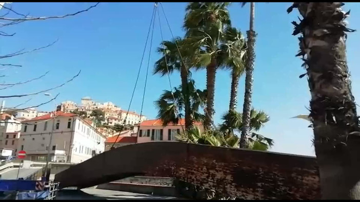 Imperia, le spettacolari immagini della rimozione del ponte della Foce (foto e video)