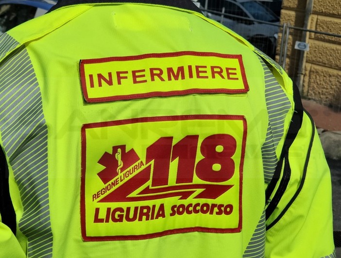 San Bartolomeo al Mare: scontro auto-scooter sull'Aurelia, 75enne in ospedale a Imperia