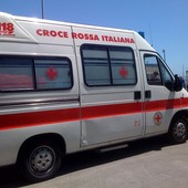 Diano Marina, ragazzo cade in acqua e rischia di annegare: salvato da un coetaneo