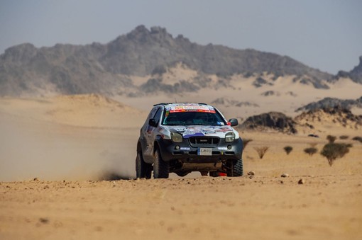 Il dianese Carcheri alla prova della Marathon: 15 ore di guida alla Dakar Classic 2025