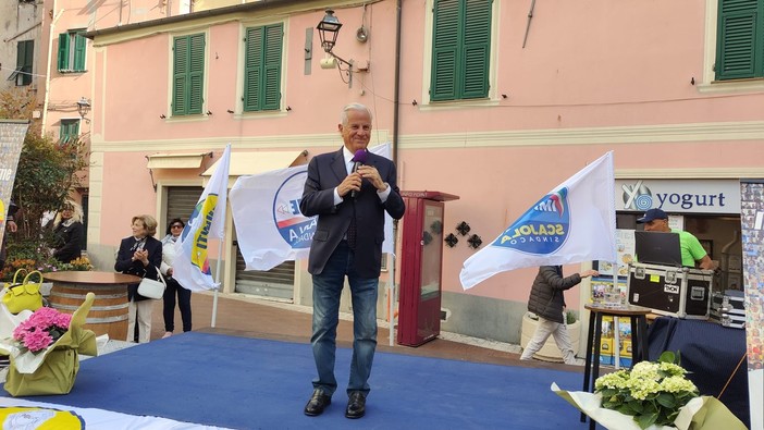 Imperia al voto, fine corsa per Claudio Scajola in piazza San Giovanni &quot;Con oggi si chiude l'ultima campagna elettorale  della mia vita&quot; (Foto e video)