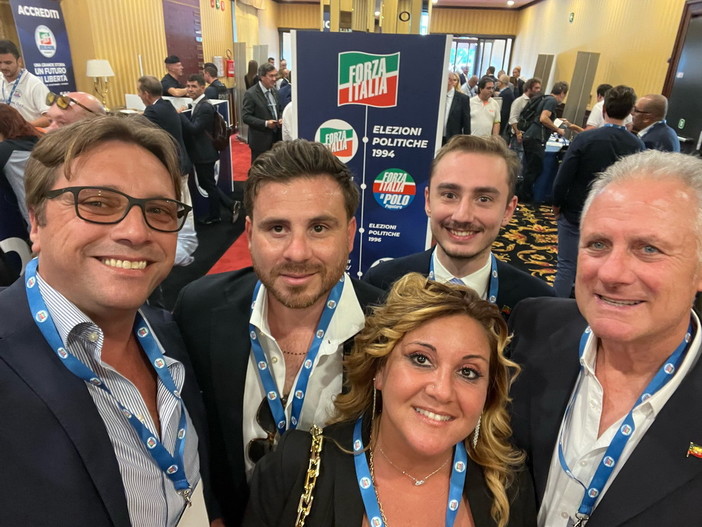 Delegazione della nostra provincia alla convention di Forza Italia in corso a Paestum (Foto)