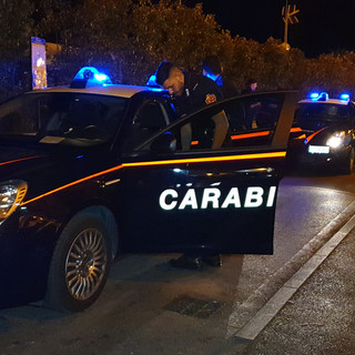 Cena da incubo a Sanremo: 42enne costringe un commensale a consegnargli 4 mila euro sotto la minaccia di un coltello