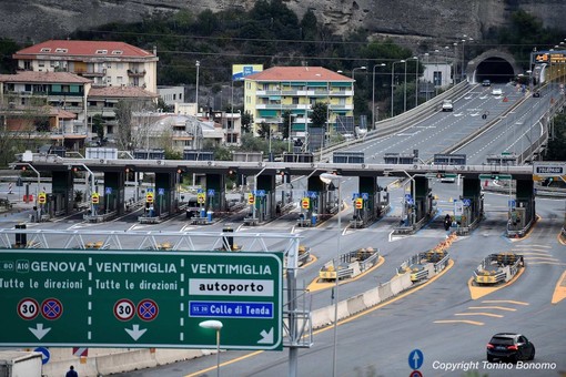 Stangata di inizio anno, viaggiare in autostrada nel 2024 sarà più costoso