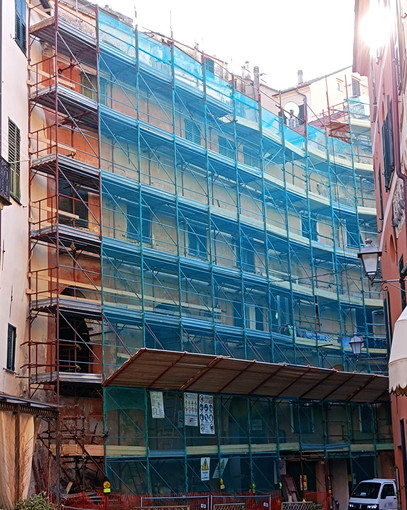 Imperia: avviato il restauro dell’Archivolto della Tina, iniziata la messa in opera dei ponteggi (Foto)