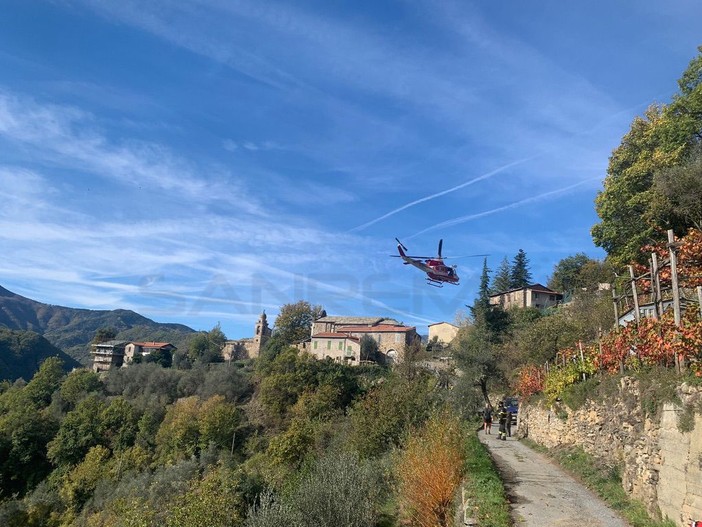 Molini di Triora: cade da un muro in campagna, elisoccorso in azione ad Agaggio