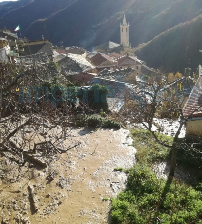 Rezzo: continua a muoversi la frana di Cenova, la pioggia delle ultime 24 ore ha provocato nuovi smottamenti