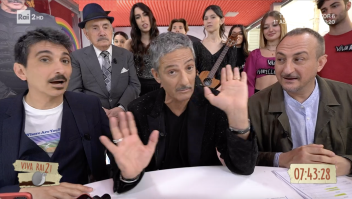 Fiorello durante la puntata odierna di 'Viva Rai 2'