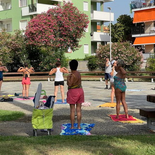 L'estate è fitness a San Bartolomeo al Mare: yoga, ginnastica del risveglio e zumba