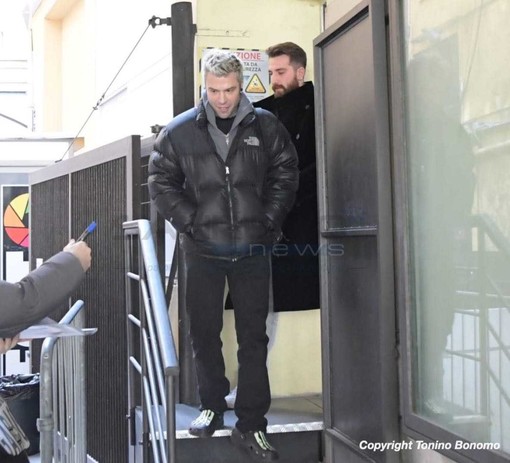 Fedez all'uscita dall'hotel Globo (foto Tonino Bonomo)