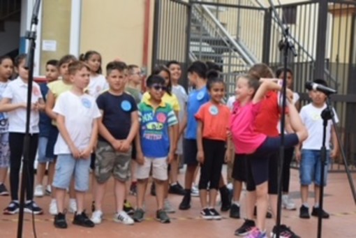 Imperia: grande festa per il centenario e la chiusura dell'anno scolastico alla Primaria di piazza Mameli