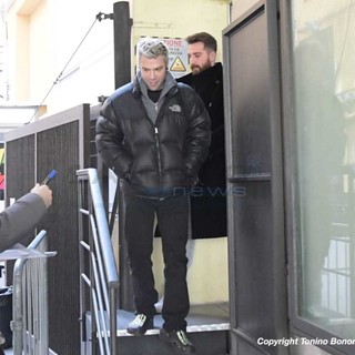 Fedez all'uscita dall'hotel Globo (foto Tonino Bonomo)