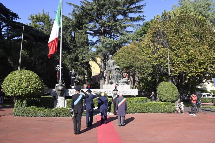 ‘Giorno dell’Unità Nazionale e delle Forze Armate’, a Imperia la cerimonia istituzionale in piazza della Vittoria (foto)