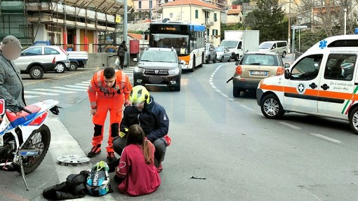 Imperia: scontro tra uno scooter e un'auto per una mancata precedenza, 16enne lievemente ferita (Foto)