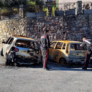 Costarainera, in manette il responsabile dell’incendio delle auto: avrebbe agito per ragioni sentimentali