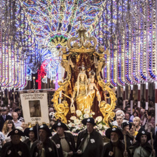 Nel weekend torna Cuneo Illuminata con la corsa sotto le luci, l'infiorata e la processione della Madonna del Carmine