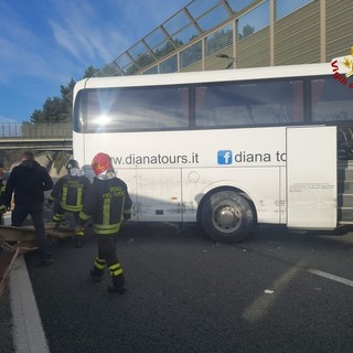 Scolaresca di Imperia si schianta in autostrada, il racconto di una mamma: “Bambini salvi per miracolo&quot; (foto e video)