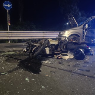 Santo Stefano al Mare, terribile schianto tra auto e moto: un morto e due feriti gravi (Foto)