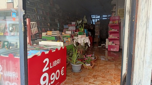 Bordighera, incendio distrugge libreria: è online una raccolta fondi per aiutare Donatella ed Emanuela (Foto)