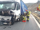 Castellaro: auto contro camion sulla A10, autostrada chiusa in direzione Imperia e lunghe code (Foto)