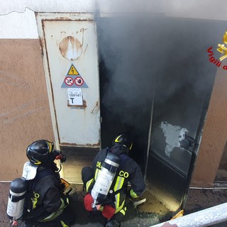 Diano Marina: incendio in una cabina elettrica di via Sant'Elmo, intervento dei Vigili del Fuoco (Foto)