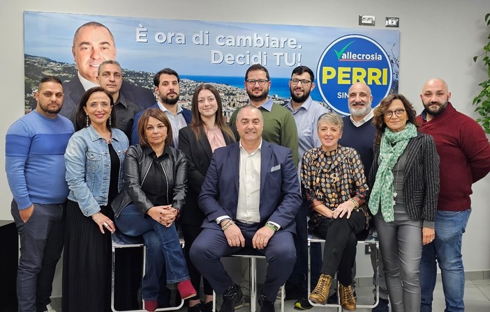 Vallecrosia verso le amministrative, Fabio Perri presenta i candidati della sua lista: &quot;Una squadra determinata e competente&quot; (Foto e video)