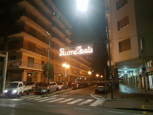 Verso il Natale, Vallecrosia metterà le luminarie. Biancheri: &quot;Saranno abbellite le vie e la rotonda nei pressi del Conad&quot;