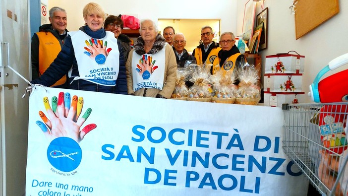 Lions Club Imperia Host, donazione di panettoni artigianali per i bisognosi e  contrasto al cancro infantile