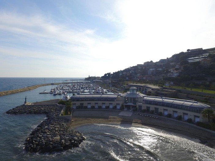 L’Hotel Riviera dei Fiori di San Lorenzo al Mare si veste di rosso… cinese e si prepara festeggiare il Capodanno