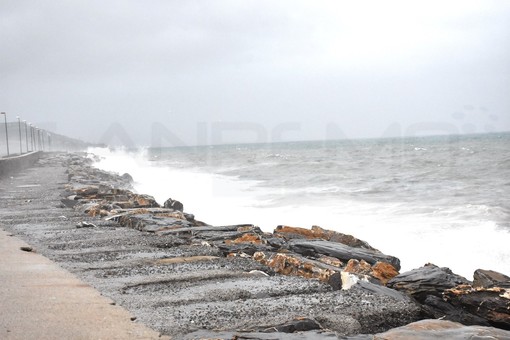 Maltempo in arrivo: scattata l'allerta, oggi piogge e temporali ma attenzione al vento e domani le mareggiate