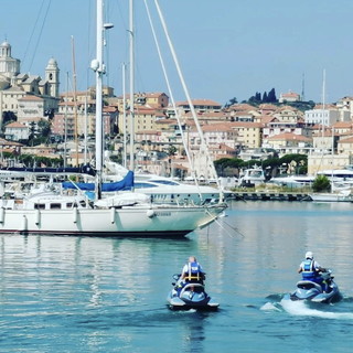 Imperia: agenti della Questura anche con le moto d'acqua a Ferragosto per la sicurezza della costa