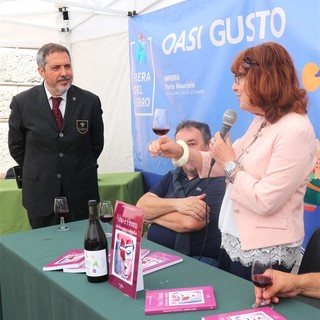 Fiera del Libro di Imperia - Oasi del Gusto: grandi applausi per il viaggio nel mondo del vino con Maria Luisa Alberico e Marco Temesio (FOTO)