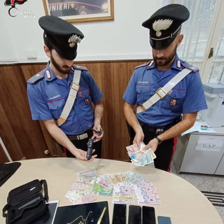 Imperia,  fermati dai carabinieri due camper rubati pieni di oro, gioielli e telefoni cellullari