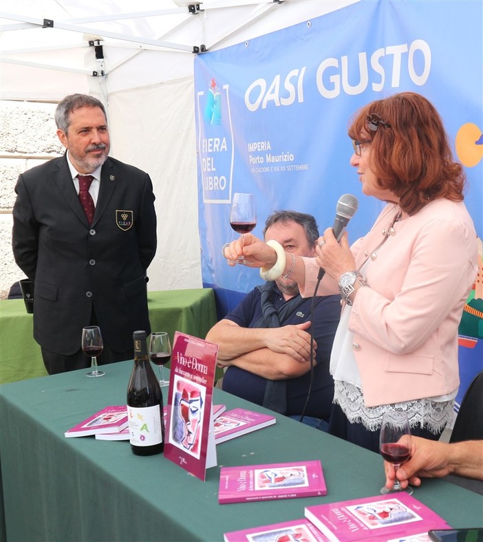 Fiera del Libro di Imperia - Oasi del Gusto: grandi applausi per il viaggio nel mondo del vino con Maria Luisa Alberico e Marco Temesio (FOTO)