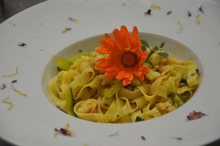 All'Osteria del Tempo Stretto ad Albenga un viaggio sensoriale alla scoperta dei fiori eduli